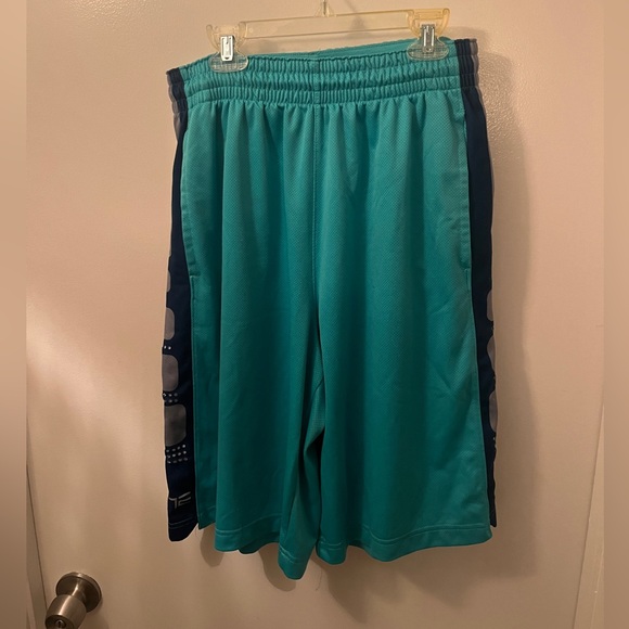 Men’s Nike Basketball Shorts Size M - Picture 1 of 3